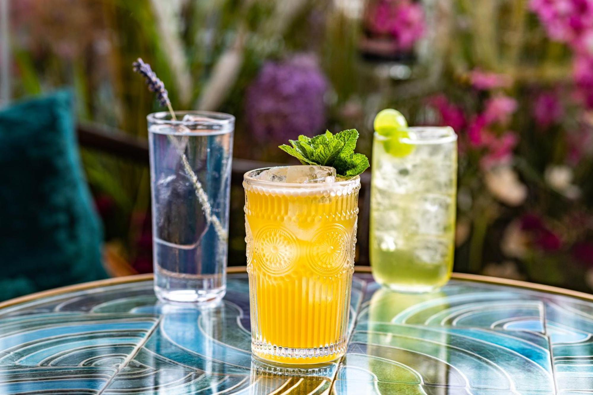 Harbour Hotel & Spa Southampton Ngoại thất bức ảnh Cocktails at the bar