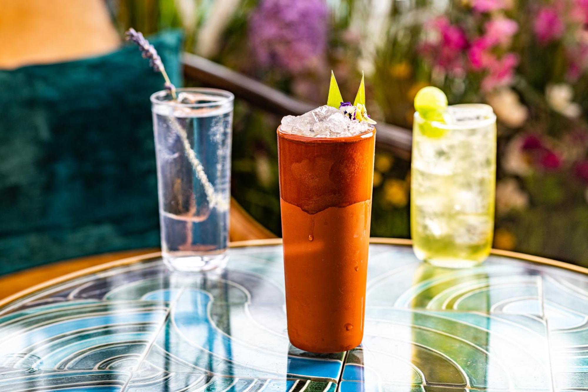 Harbour Hotel & Spa Southampton Ngoại thất bức ảnh A selection of cocktails at the bar