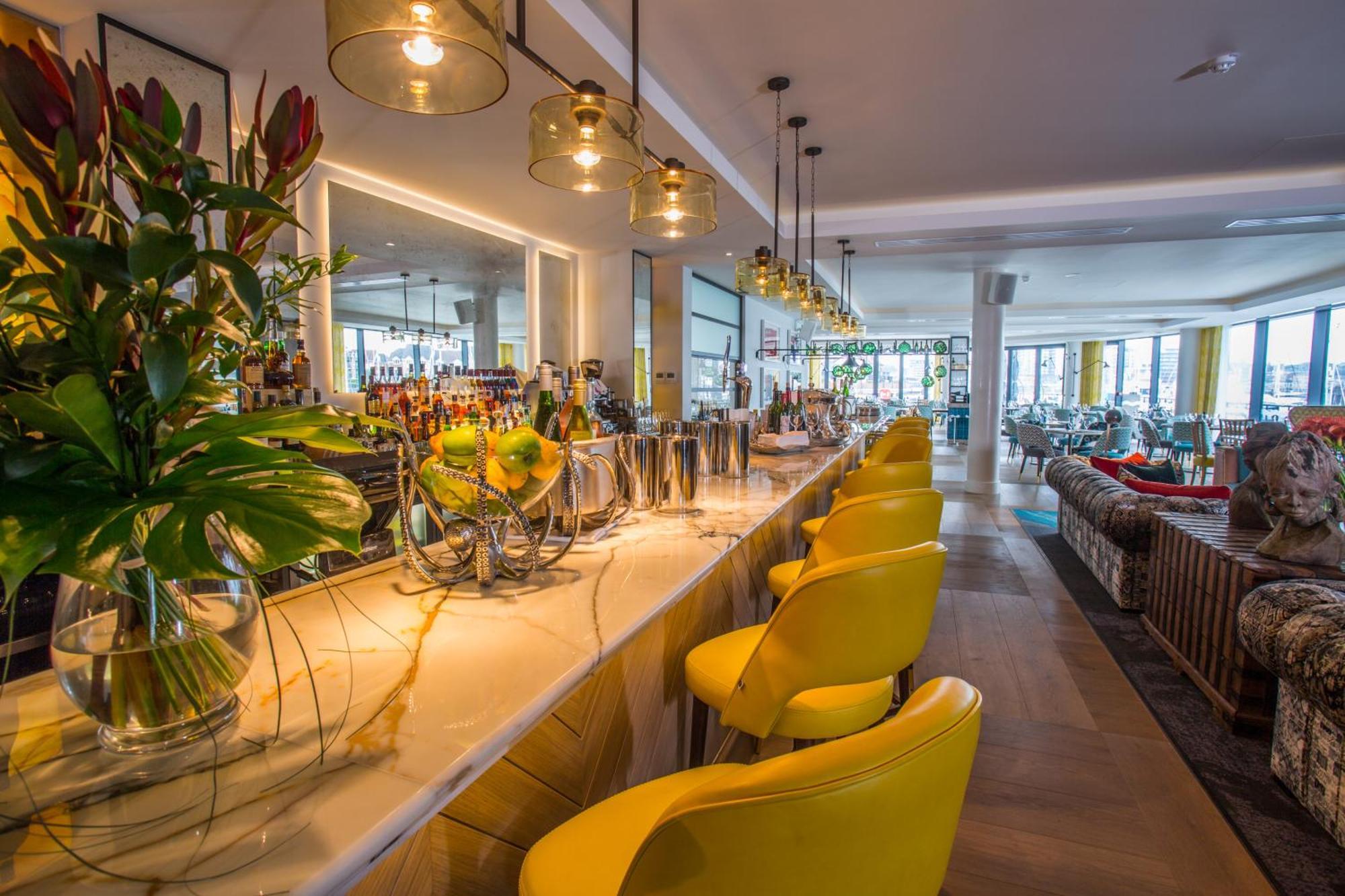 Harbour Hotel & Spa Southampton Ngoại thất bức ảnh The bar at the 100 Queen's Gate