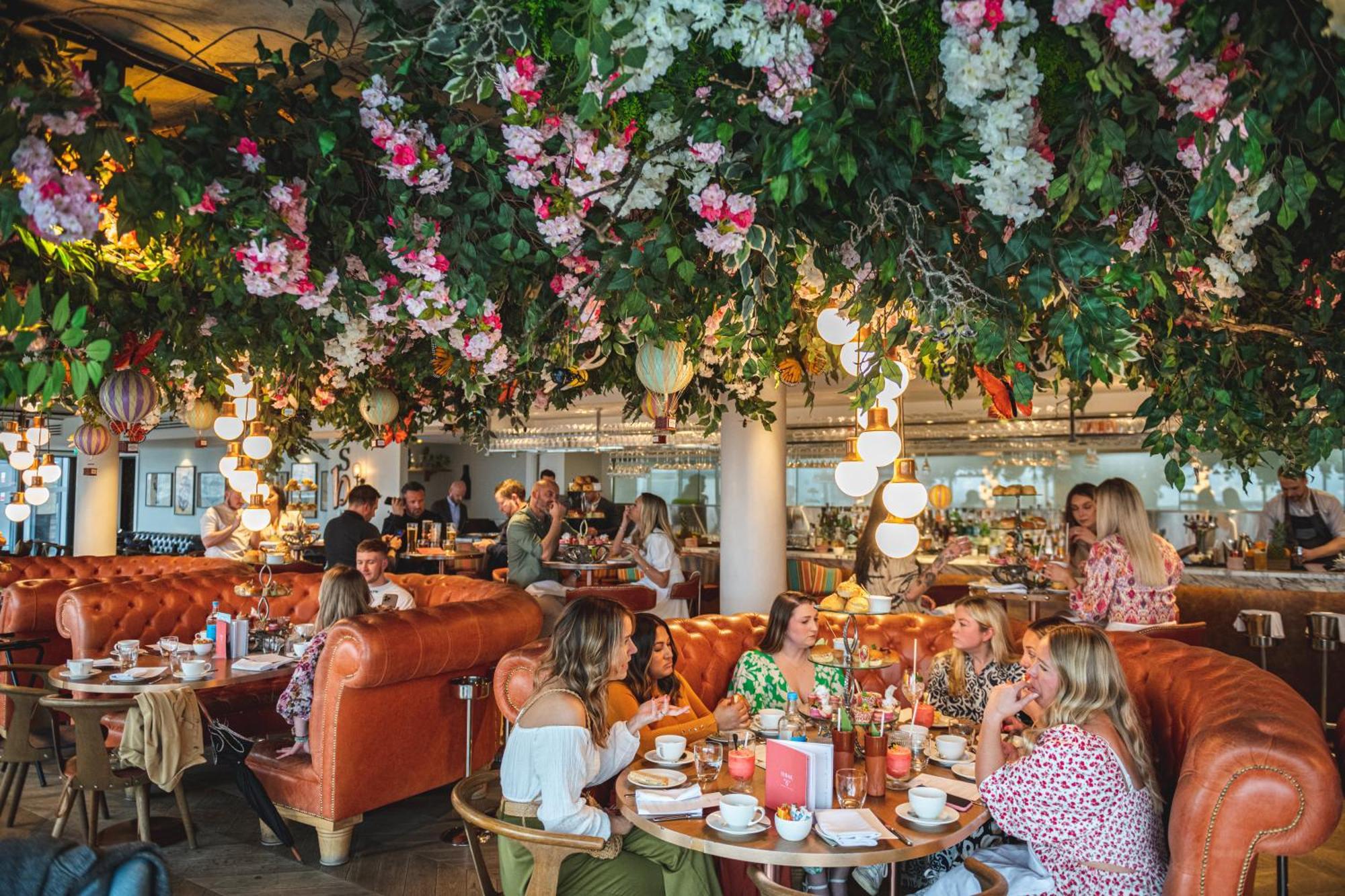 Harbour Hotel & Spa Southampton Ngoại thất bức ảnh Interior of Duck and Waffle