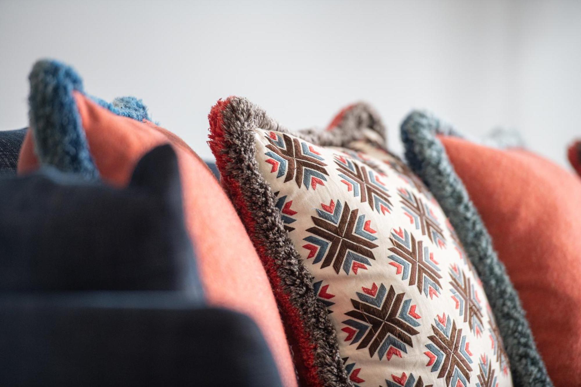 Harbour Hotel & Spa Southampton Phòng bức ảnh A collection of cushions