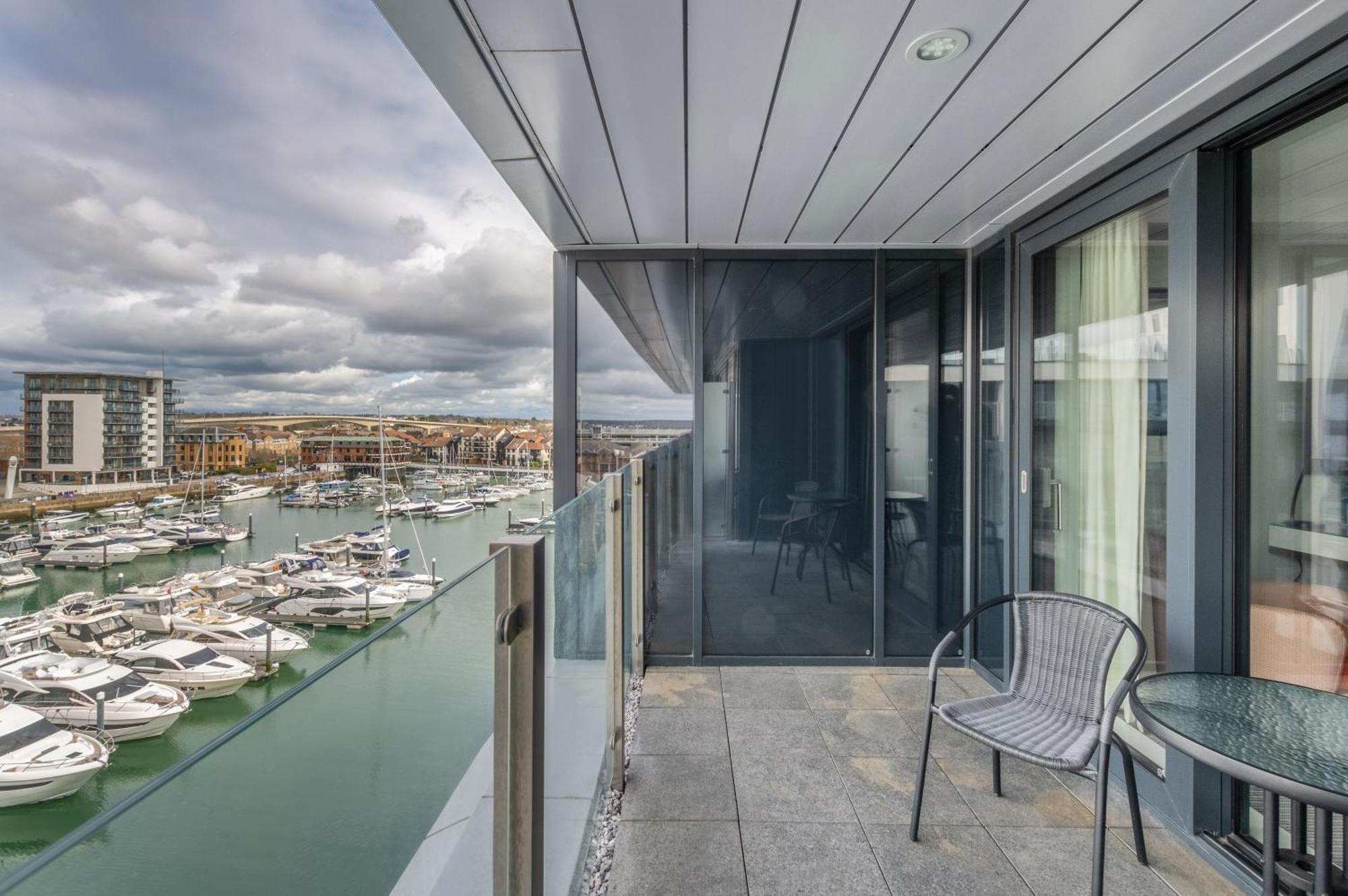 Harbour Hotel & Spa Southampton Phòng bức ảnh A balcony in a residential apartment