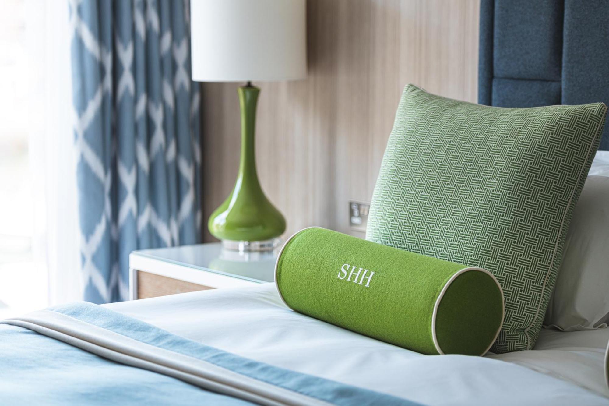 Harbour Hotel & Spa Southampton Ngoại thất bức ảnh A bolster pillow